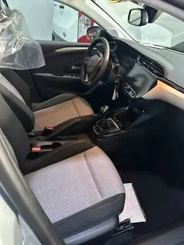 Opel Corsa — vue intérieur (photo 4)