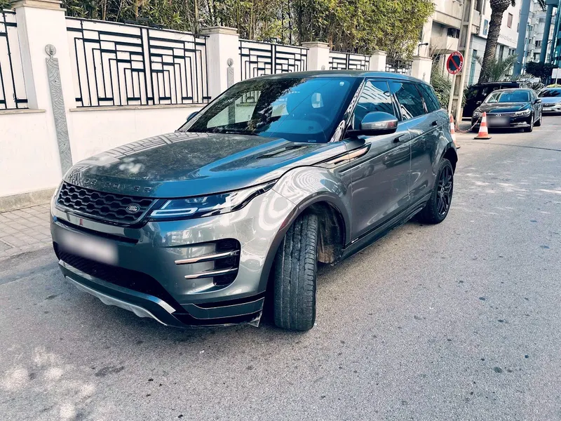 Range Rover Evoque — front view (photo 3)