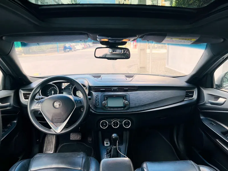 Alfa Romeo Giulietta — vue intérieur (photo 3)